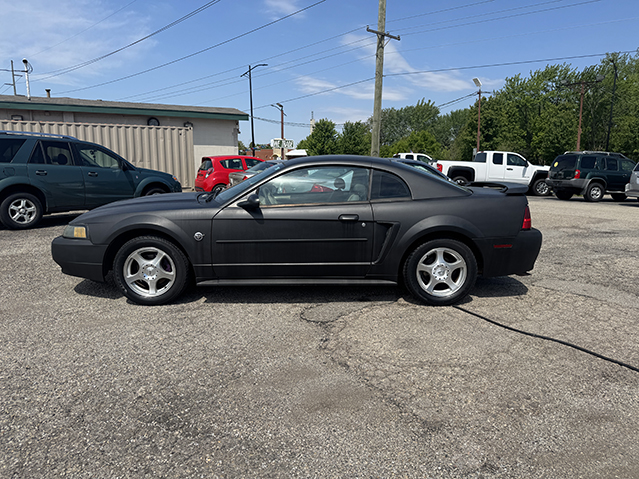 2004 Ford Mustang Deluxe